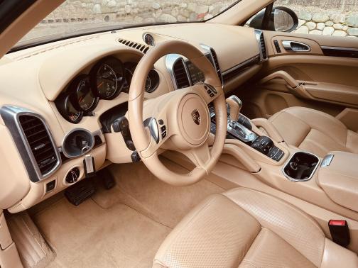 2014 Porsche Cayenne Platinum Edition