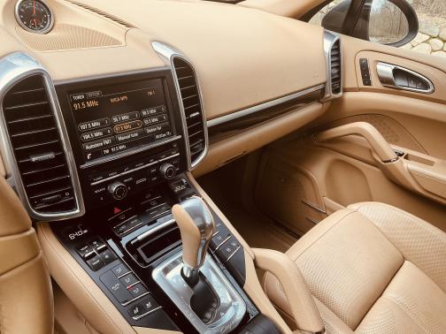 2014 Porsche Cayenne Platinum Edition