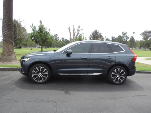 2022 Volvo XC60 Recharge Plug-In Hybrid T8 Inscription Expression