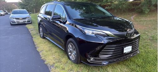 Black 2026 Toyota Sienna XLE