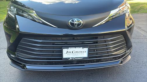 Black 2026 Toyota Sienna XLE