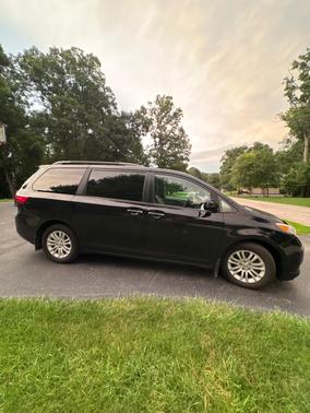 Black 2017 Toyota Sienna XLE