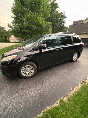 Black 2017 Toyota Sienna XLE
