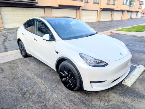 White 2022 Tesla Model Y Long Range