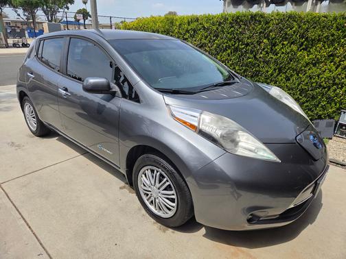 Gray 2016 Nissan Leaf S