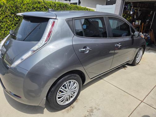 Gray 2016 Nissan Leaf S