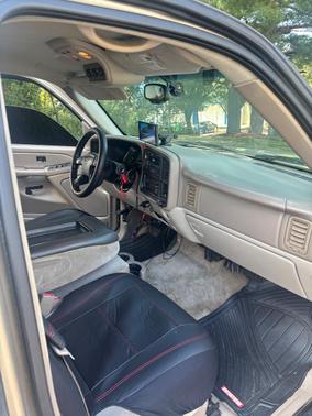 Gold 2005 Chevrolet Suburban 1500 LS