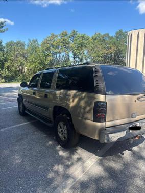 Gold 2005 Chevrolet Suburban 1500 LS