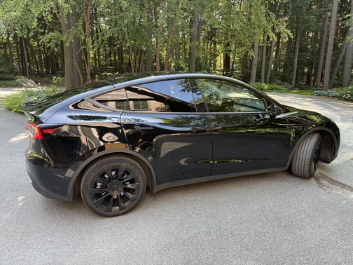 Black 2022 Tesla Model Y Long Range