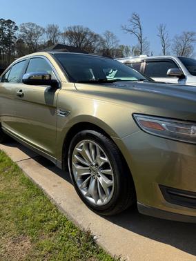 Green 2013 Ford Taurus Limited