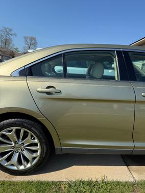 Green 2013 Ford Taurus Limited