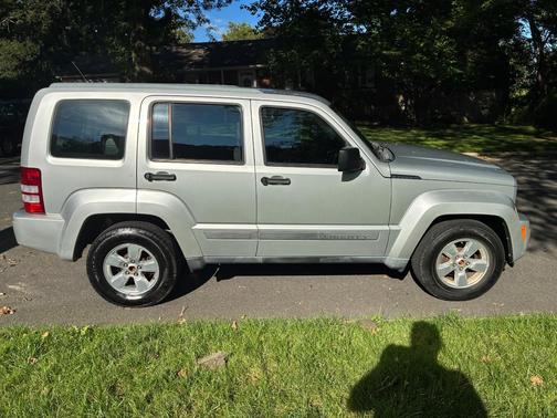 Gray 2012 Jeep Liberty Sport
