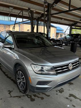 Gray 2019 Volkswagen Tiguan 2.0T SE