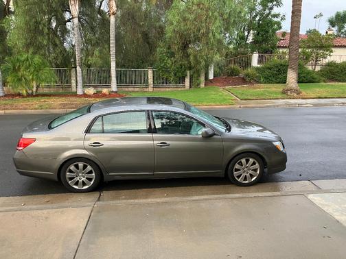 Gray 2006 Toyota Avalon XLS