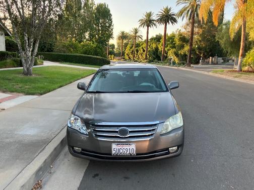 Gray 2006 Toyota Avalon XLS