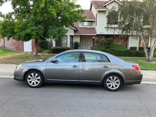 Gray 2006 Toyota Avalon XLS