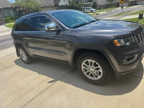 Gray 2018 Jeep Grand Cherokee Laredo E