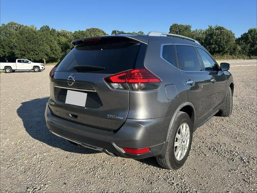 Gray 2017 Nissan Rogue SV