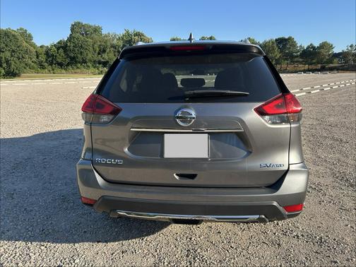 Gray 2017 Nissan Rogue SV