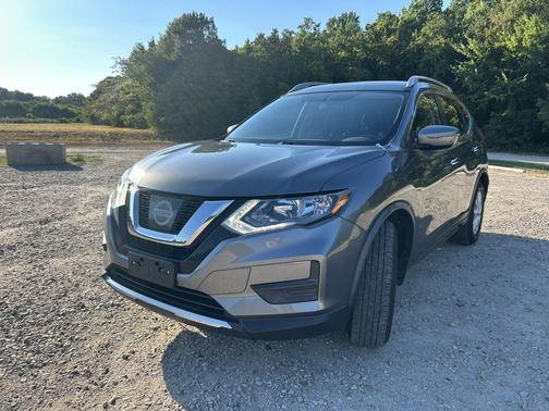 Gray 2017 Nissan Rogue SV