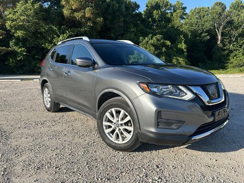 Gray 2017 Nissan Rogue SV