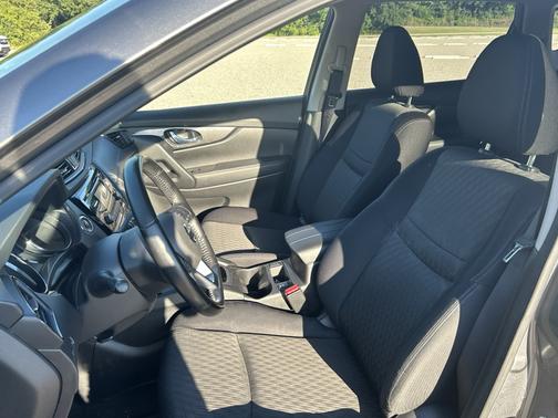 Gray 2017 Nissan Rogue SV