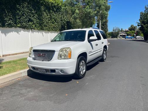 White 2008 GMC Yukon Denali