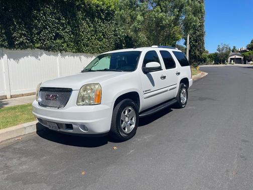 White 2008 GMC Yukon Denali