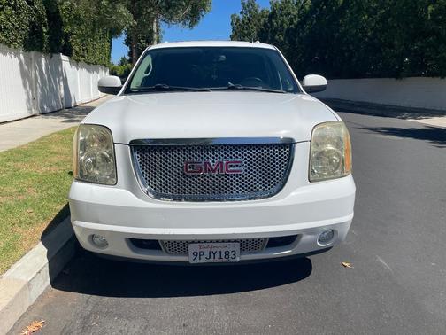 White 2008 GMC Yukon Denali