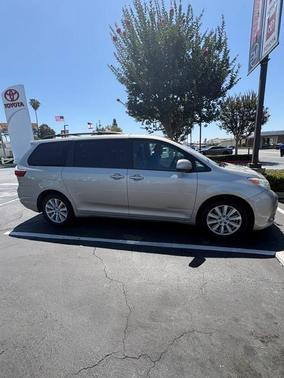 Beige 2017 Toyota Sienna LE