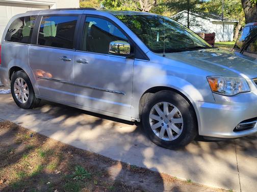 2012 Chrysler Town & Country Touring-L