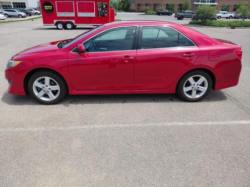 Red 2012 Toyota Camry SE
