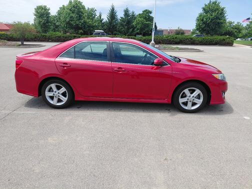 Red 2012 Toyota Camry SE