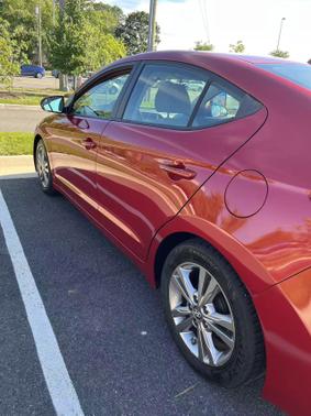 Red 2017 Hyundai ELANTRA SE