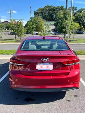 Red 2017 Hyundai ELANTRA SE