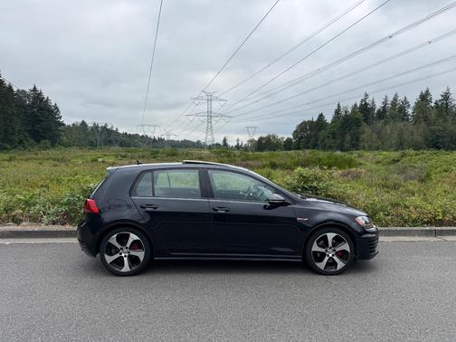 Black 2016 Volkswagen Golf GTI 2.0T SE 4-Door