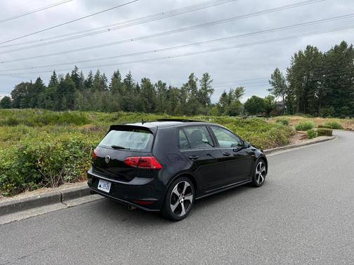 Black 2016 Volkswagen Golf GTI 2.0T SE 4-Door