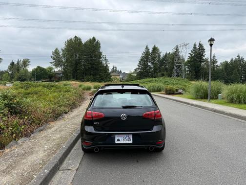 Black 2016 Volkswagen Golf GTI 2.0T SE 4-Door