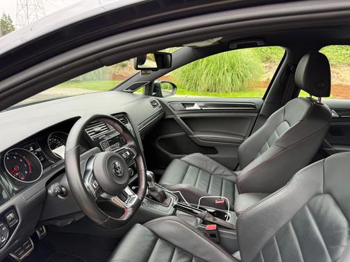 Black 2016 Volkswagen Golf GTI 2.0T SE 4-Door