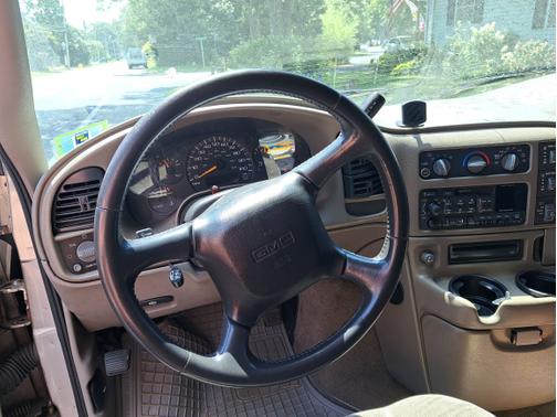 2005 GMC Safari Base