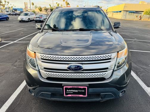 Gray 2015 Ford Explorer XLT