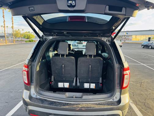 Gray 2015 Ford Explorer XLT