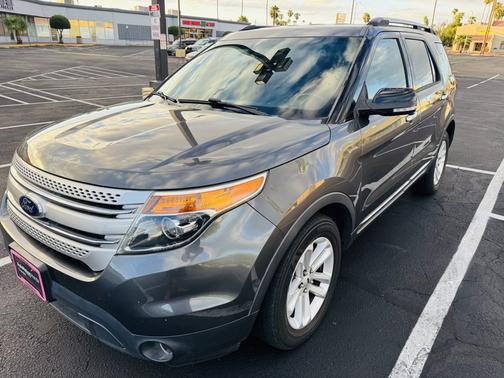 Gray 2015 Ford Explorer XLT
