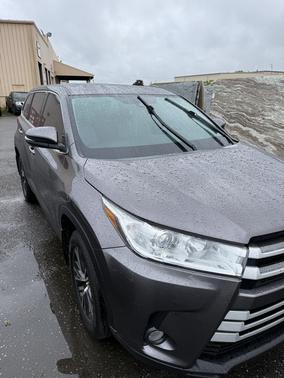 Gray 2019 Toyota Highlander LE