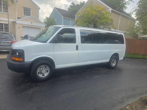 White 2008 Chevrolet Express 3500 Base
