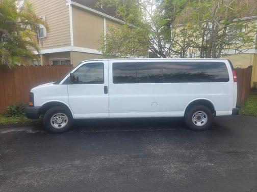 White 2008 Chevrolet Express 3500 Base