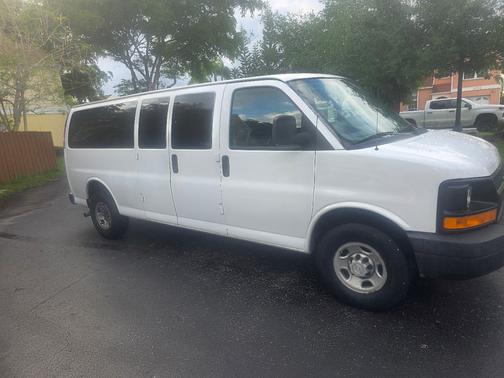 White 2008 Chevrolet Express 3500 Base