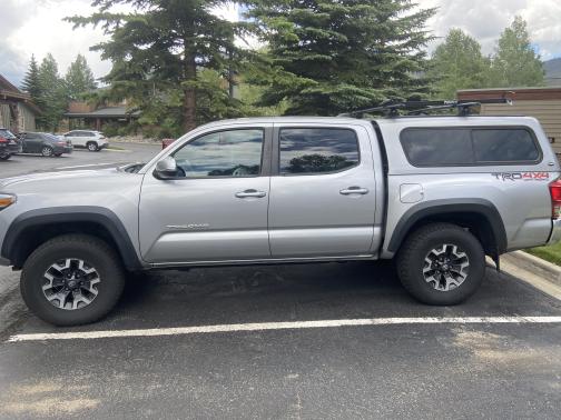 Photo 1 of 6 of 2017 Toyota Tacoma TRD Off Road