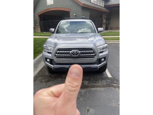Photo 5 of 6 of 2017 Toyota Tacoma TRD Off Road