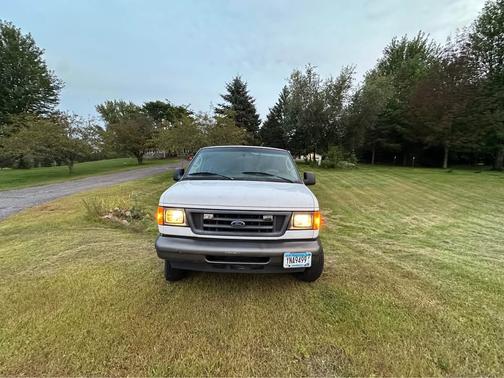 2006 Ford E350 Super Duty XL Extended Wagon